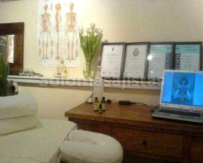 solomasajistas Masajes Terapéuticos							 ORIGINAL MASAJE AYURVEDA CON CHICO HINDÚ BARCELON 676138091