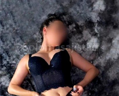 solomasajistas Masajes eróticos Málaga Masajista sensitiva karla 622544647