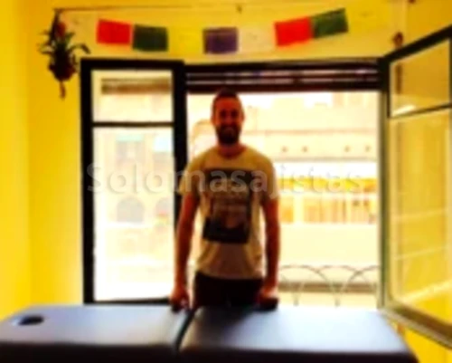 Masajista, estudiante de fisioterapia.